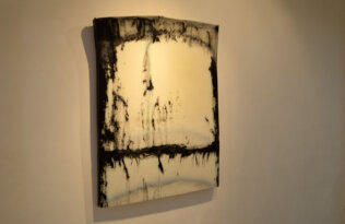 Rad Petra Sibinovića u GG Užice Foto Nenad Kovačević (7) „Reciklirane strukture“ Petra Sibinovića u Užicu: Skulpture od prerađenih plastičnih materijala (FOTO) 10