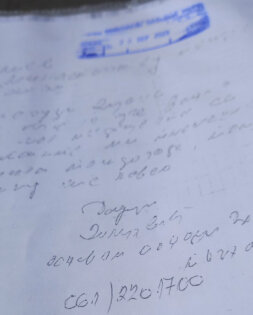 (FOTO) Policija je „sklonila”, iako je uredno prijavila protest: Radica Dimitrijević već treći dan štrajkuje glađu ispred suda u Požarevcu 3