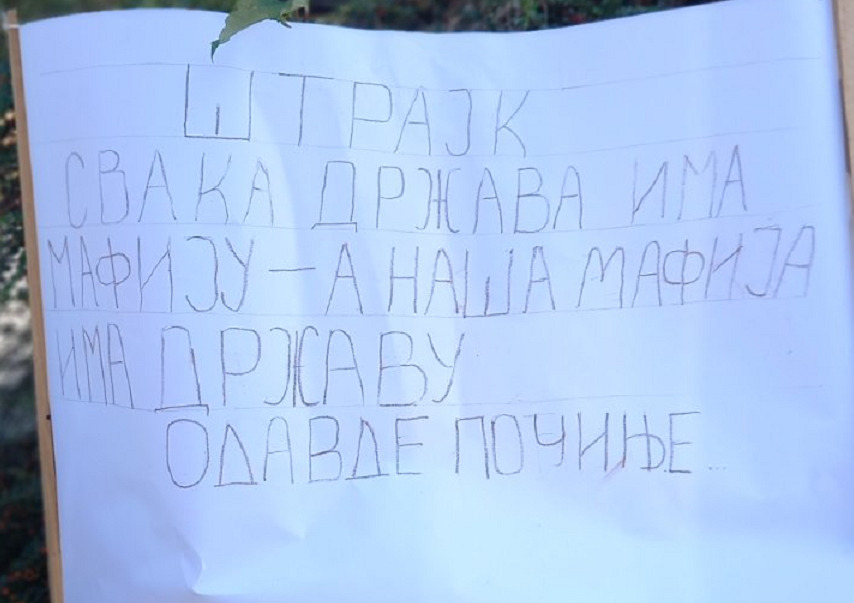 (FOTO) Policija je „sklonila”, iako je uredno prijavila protest: Radica Dimitrijević već treći dan štrajkuje glađu ispred suda u Požarevcu 4