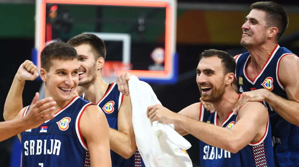 (VIDEO) A sad na miru: Najbolje iz pobede koja je Srbiju uvela u polufinale i žurka na terenu 1