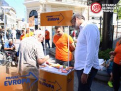 SNS već 10 godina obustavlja ulazak Srbije u EU: SSP Kragujevac u akciji „Pravac Evropa” 2
