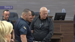 Slađan Trajković koga Specijalno tužilaštvo tereti da je počinio ratni zločin nad civilnim stanovništvom u opštini Vučitrn 1999. godine, ispitan je danas u Osnovnom sudu u Prištini.