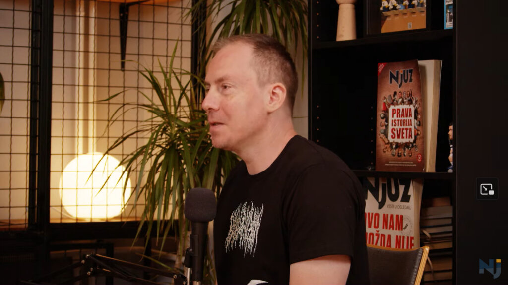 "Šta je sledeće nakon sendviča s parizerom - Toma Mona se kupa bebi šamponom u lajvu na Instagramu?" 5