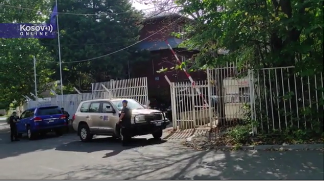 Šef Euleksa u stanici policije u Severnoj Mitrovici (VIDEO) 1