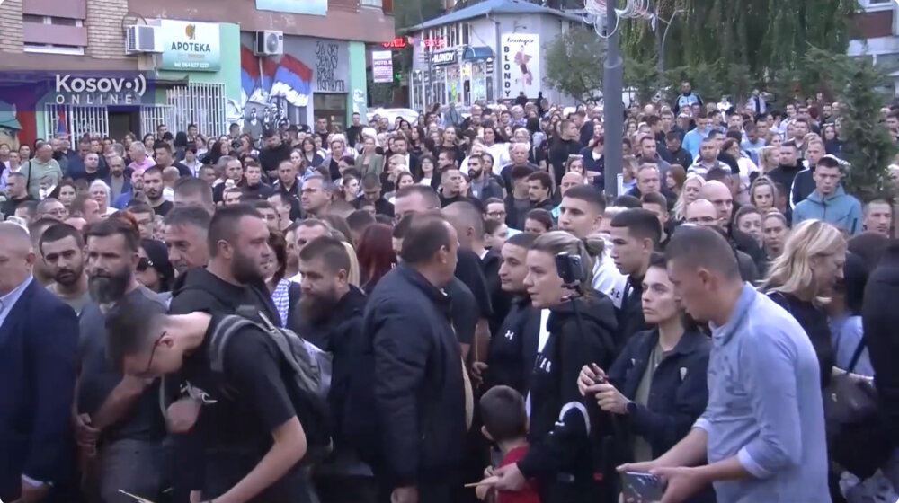 "Spuštene su zastave, spuštene i glave": Šta meštani severa Kosova govore u danima nakon sukoba u Banjskoj? 1