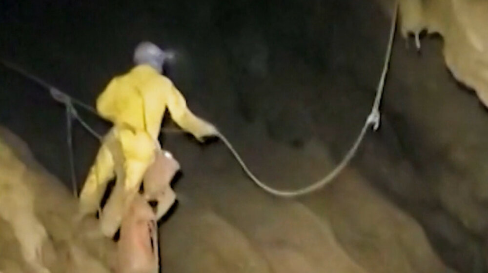 Izvučen iz pećine nakon sedam dana: Timovi spasilaca iz cele Evrope učestvovali u spasavanju speleologa 1