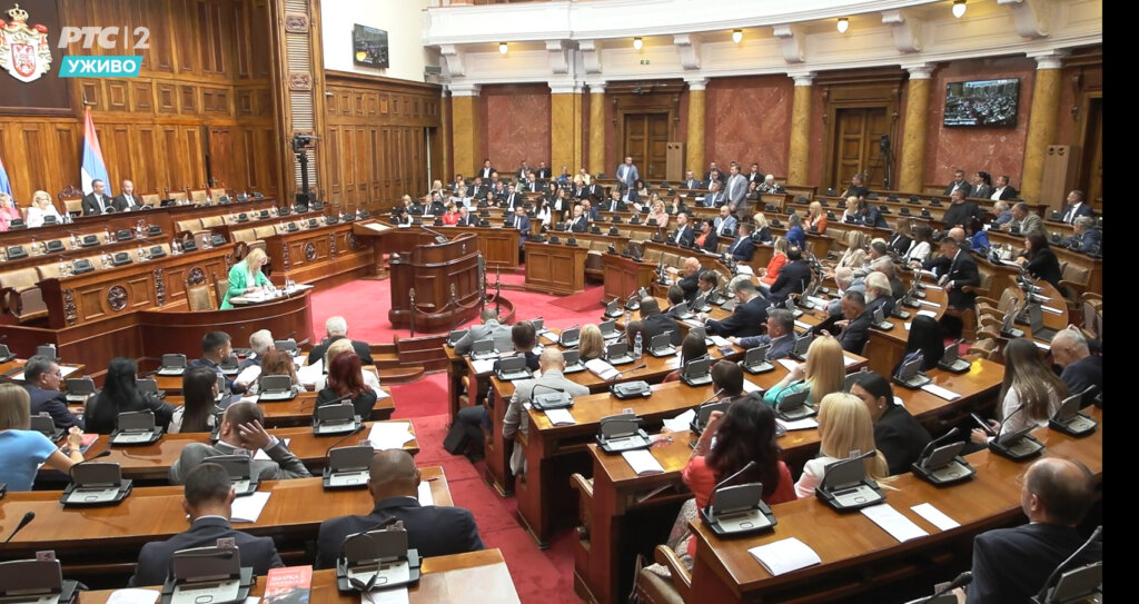 U toku zasedanje Skupštine Srbije: Očekuje se blokada opozicije, Dveri podržale zahteve o izborima 2