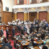 Hoće li i sutra opozicija blokirati Skupštinu? 10