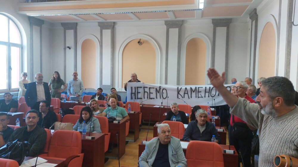 (VIDEO) Vlast na "kvarno" hoće da usvoji plan regulacije kamenoloma: Meštani Malog Izvora prekinuli sednicu Skupštine u Zaječaru 1