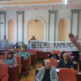 (VIDEO) Vlast na "kvarno" hoće da usvoji plan regulacije kamenoloma: Meštani Malog Izvora prekinuli sednicu Skupštine u Zaječaru 10