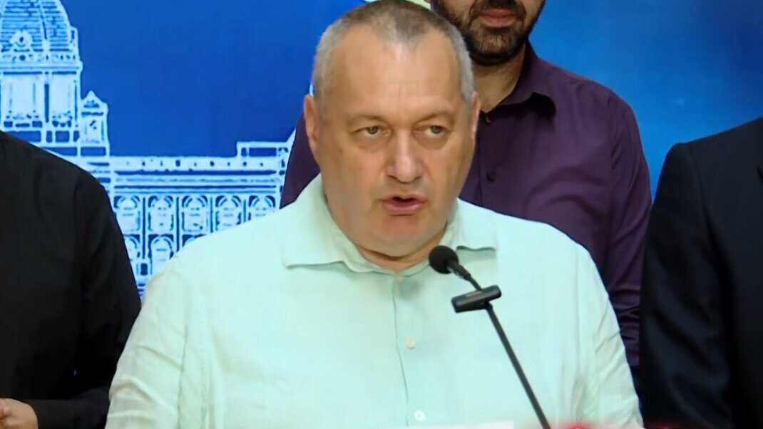 Da li će naše institucije istražiti o čijem trošku je Danilo Vučić išao na Evropsko prvenstvo? 3