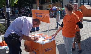Kampanju Stranke slobode i pravde u Užicu, potpisima podržali i naprednjaci: Bitno je da svi radimo u interesu Srbije 2 Kampanju Stranke slobode i pravde u Užicu, potpisima podržali i naprednjaci: Bitno je da svi radimo u interesu Srbije 2