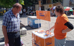 Kampanju Stranke slobode i pravde u Užicu, potpisima podržali i naprednjaci: Bitno je da svi radimo u interesu Srbije 3 Kampanju Stranke slobode i pravde u Užicu, potpisima podržali i naprednjaci: Bitno je da svi radimo u interesu Srbije 3