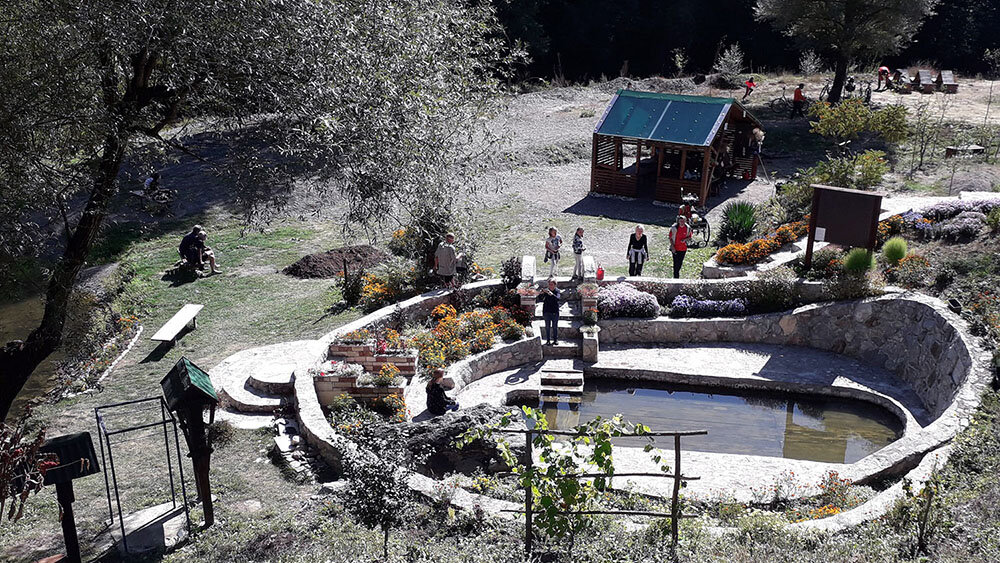 Smeštaj duplo skuplji, a vaučeri isti kao pre: Koliko znači 5.000 dinara pomoći za letovanje danas, a koliko ranije i postoji li bolje rešenje? 2