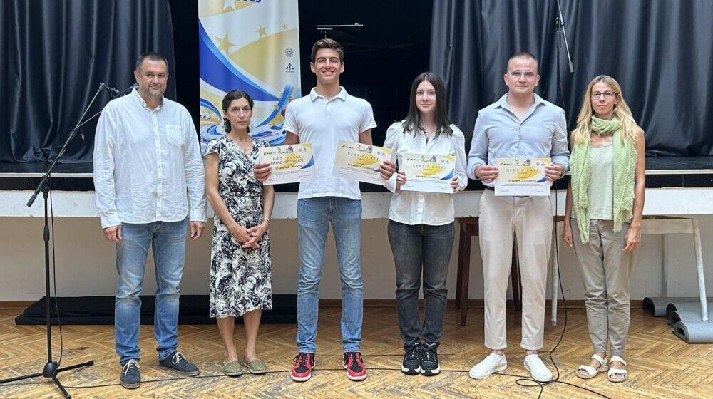 Strahinja Trivković iz Treće beogradske gimnazije pobedio na nacionalnom takmičenju iz engleskog jezika na Akademiji umetnosti u Novom Sadu 1