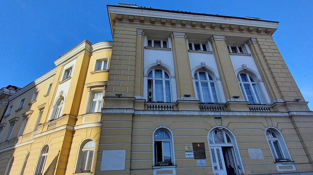 Ko je od čelnika lokalnih samouprava u Zlatiborskom okrugu podneo ostavke po nalogu Vučića i vrha SNS? 1