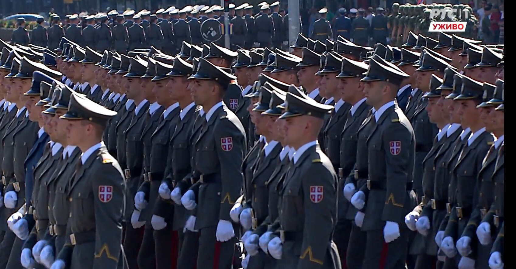 "Lepo je i časno biti vojnik i služiti otadžbini": Vučić se obratio najmlađim oficirima Vojske Srbije 2