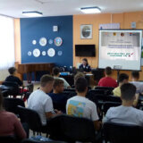 Policija održala edukaciju na temu vršnjačkog nasilja u mitrovačkim školama 12
