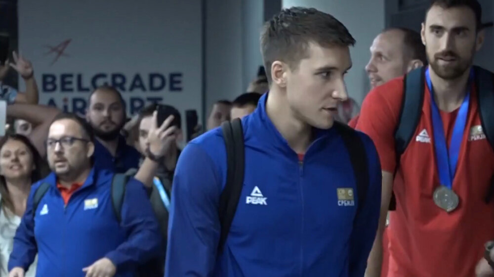 Košarkaška reprezentacija Srbije sletela u Beograd: Bogdanović se zahvalio navijačima 1