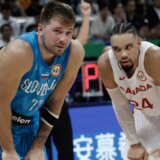 (VIDEO) Isključeni kanadski košarkaš dočekao kraj utakmice sa Slovenijom u tunelu, sa navučenim bokserskim rukavicama 4