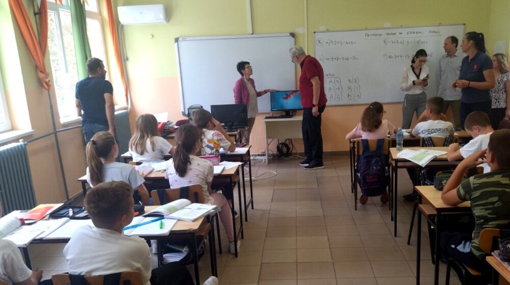 Matematička gimnazija i Fondacija Alek Kavčić poklonili računare seoskim školama 1