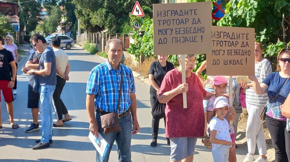 Stanovnici Kovanlučke ulice u Nišu najavili radikalizaciju protesta ukoliko im se ne završe trotoari 1