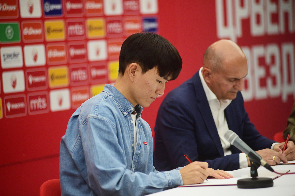 (VIDEO) Najskuplje Zvezdino pojačanje: Najbolji prijatelj mi je Kim, koji je prešao u Bajern 2 (VIDEO) Najskuplje Zvezdino pojačanje: Najbolji prijatelj mi je Kim, koji je prešao u Bajern 2