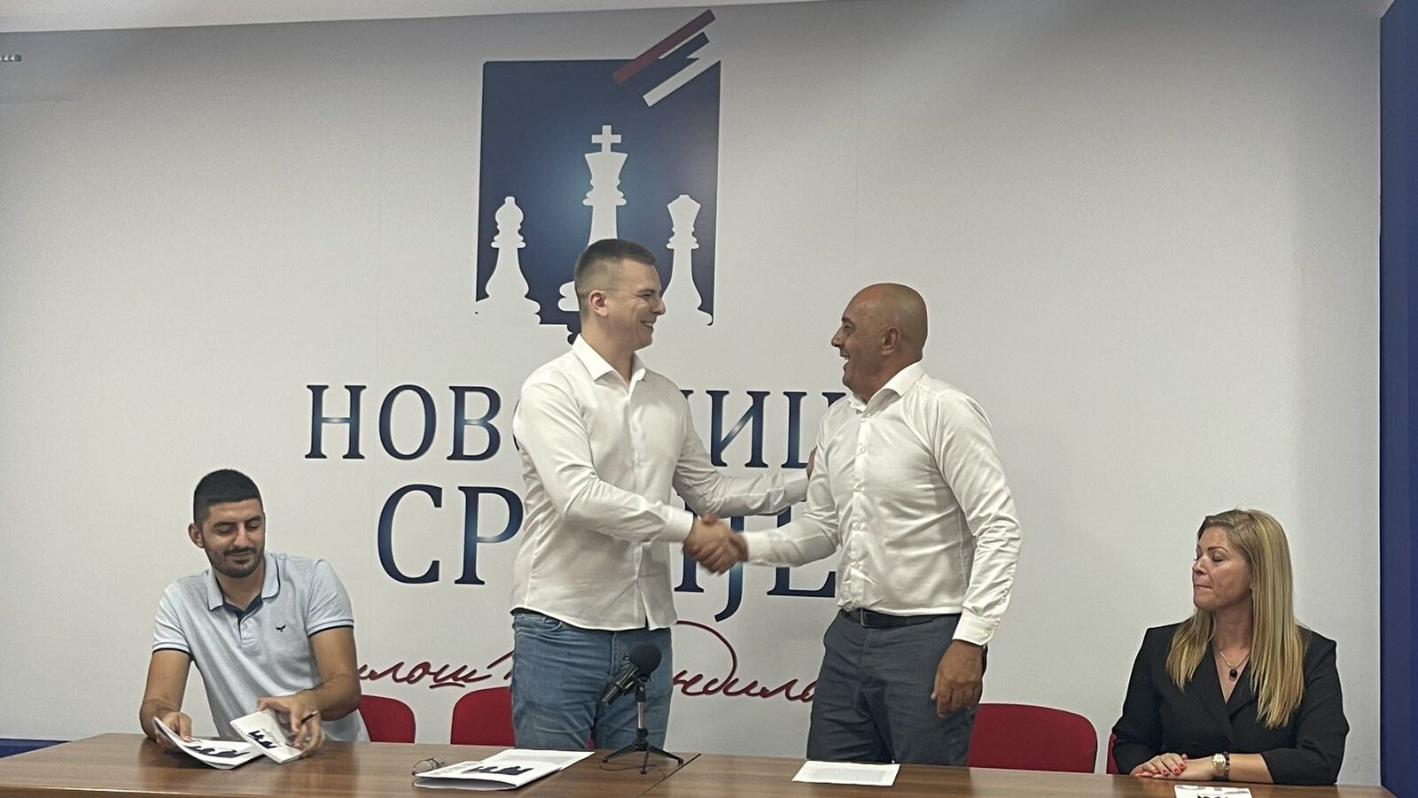 Šešelj izvređao porodicu Parandilovića, on odgovara: "Ne dotiču me baljezgarije udbaša zaduženog za najprljavije poslove" 3