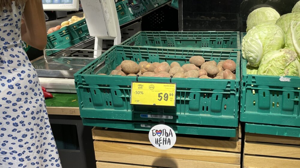 "Po 'Boljoj ceni' nema hleba i majoneza": Pitali smo građane da li su "pohrlili" u markete nakon sniženja (FOTO) 1