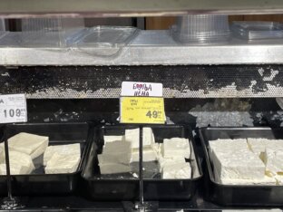 "Po 'Boljoj ceni' nema hleba i majoneza": Pitali smo građane da li su "pohrlili" u markete nakon sniženja (FOTO) 8