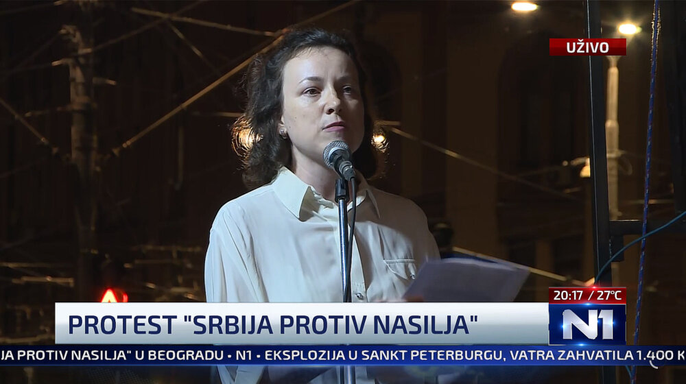 Protest „Srbija protiv nasilja“: Šta je profesorka Marina Vidojević poručila građanima ispred Ministarstva prosvete? (VIDEO) 1