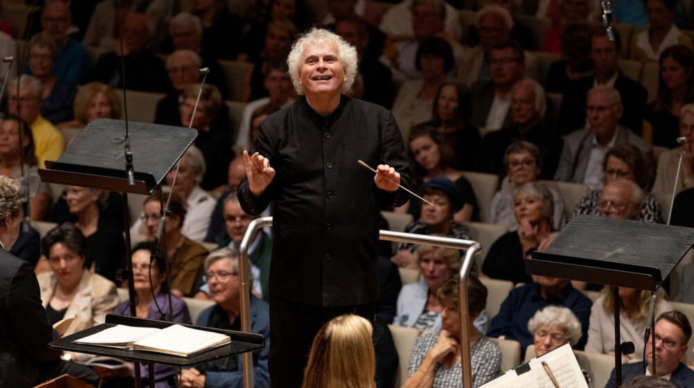 Simbolična inicijacija: Prvi koncert ser Sajmon Ratla, novog šefa-dirigenta Simfonijskog orkestra i hora Bavarskog radija u Herkules sali 1