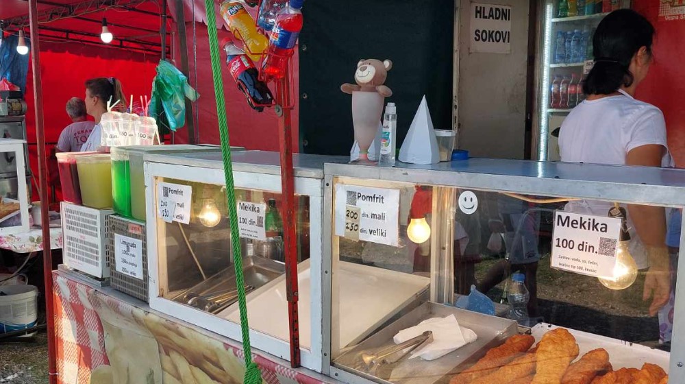 "Luna park 150 dinara, ringišpil 300. Pa je l to normalno, meni je penzija 22.000 dinara": Reporter Danasa na tradicionalnom jesenjem vašaru u Zaječaru (FOTO) 5