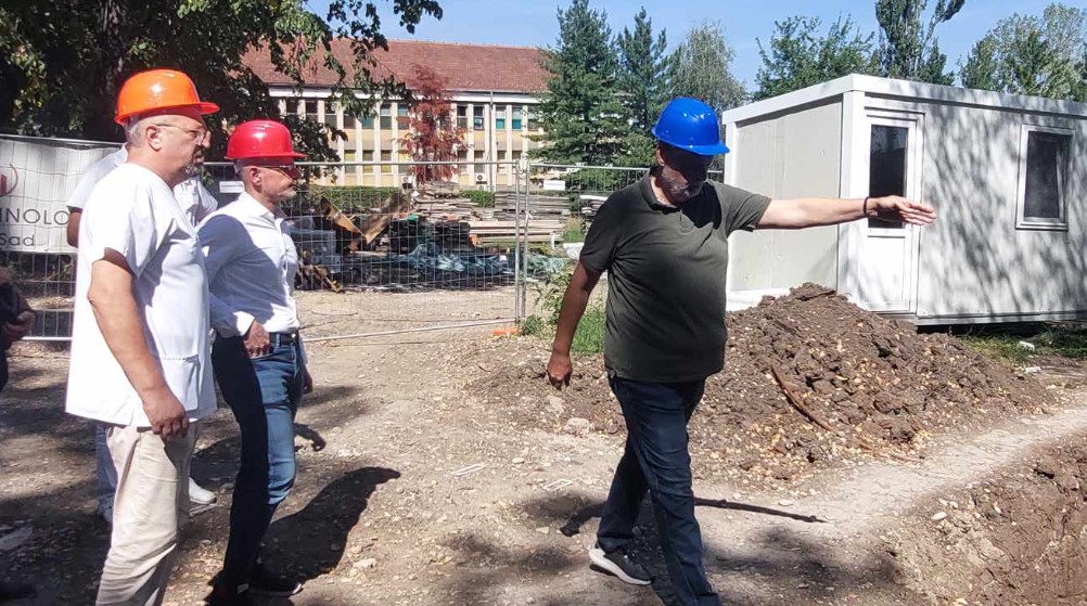 Blagojеvić i Ničić obišli radove na Dečjеm odеljеnju zajеčarskе bolnicе: Soba sa skenerom izgrađena pa srušena par dana od početka rekonstrukcije 3