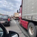 Lančani sudar na Pančevačkom mostu: Slupana četiri automobila, saobraćaj u kolapsu 12