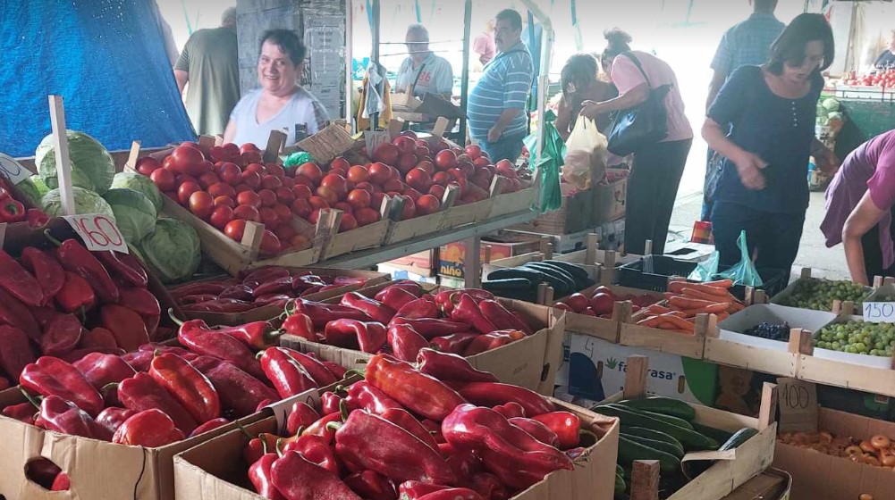 "Zaječar više nije grad - već palanka": Šta sve može da se kupi za 1.000 dinara na gradskoj pijaci? (FOTO) 1