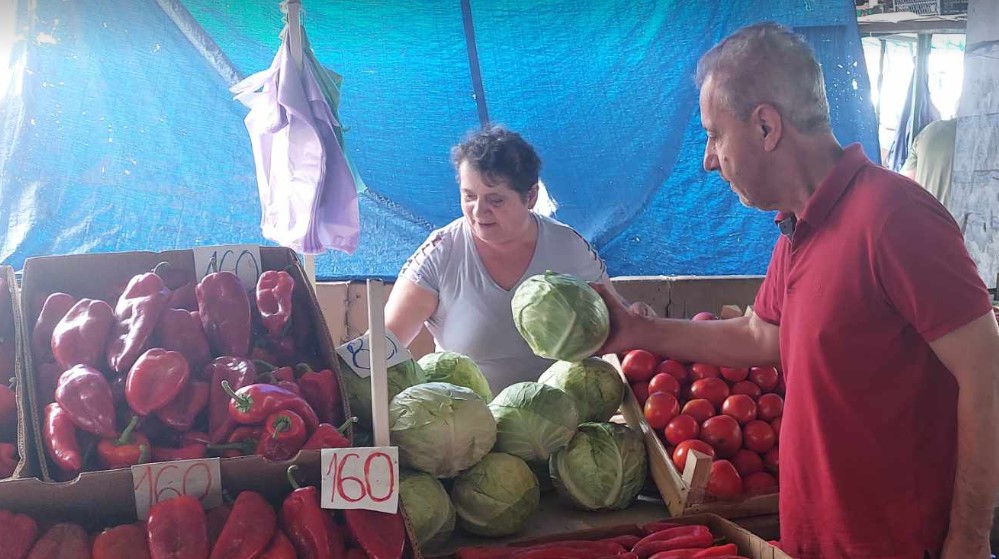 "Zaječar više nije grad - već palanka": Šta sve može da se kupi za 1.000 dinara na gradskoj pijaci? (FOTO) 2