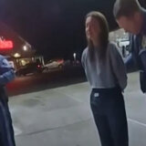 Policija zaustavila pijanu devojku, ona odmah pozvala oca policajca: On je uhapsio 2