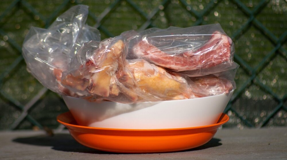 Opasna greška: Da li i vi odmrzavate meso na način koji ugrožava zdravlje 1