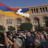 U Jerevanu protesti ispred ruske ambasade i Vlade Jermenije 7
