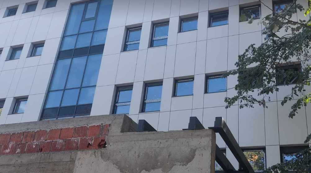 Blagojеvić i Ničić obišli radove na Dečjеm odеljеnju zajеčarskе bolnicе: Soba sa skenerom izgrađena pa srušena par dana od početka rekonstrukcije 5