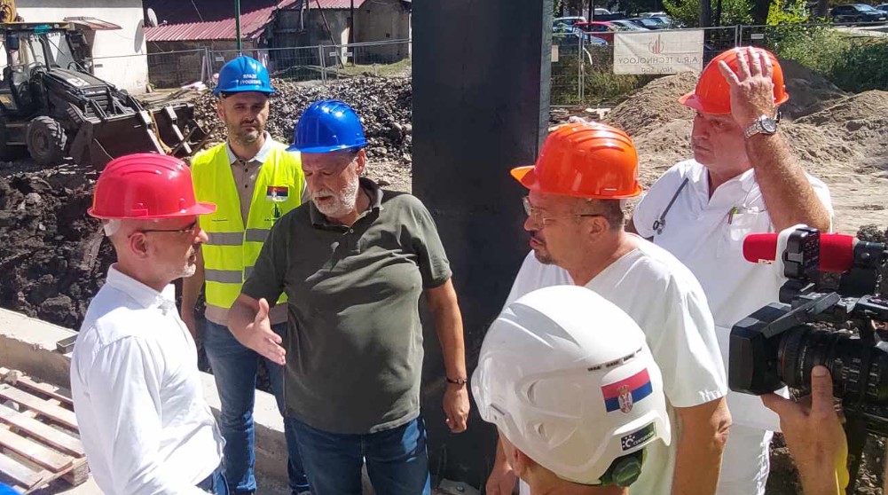 Blagojеvić i Ničić obišli radove na Dečjеm odеljеnju zajеčarskе bolnicе: Soba sa skenerom izgrađena pa srušena par dana od početka rekonstrukcije 2