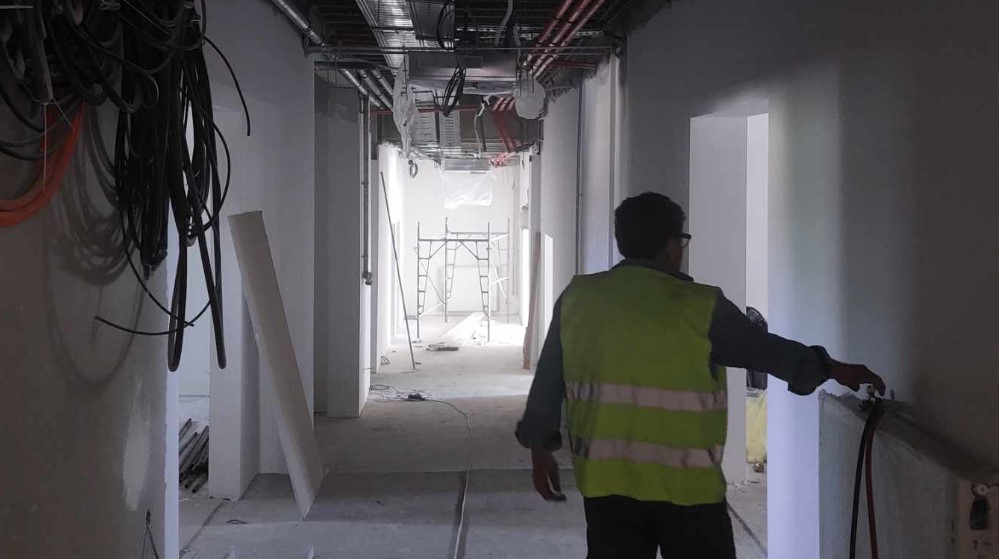 Blagojеvić i Ničić obišli radove na Dečjеm odеljеnju zajеčarskе bolnicе: Soba sa skenerom izgrađena pa srušena par dana od početka rekonstrukcije 4