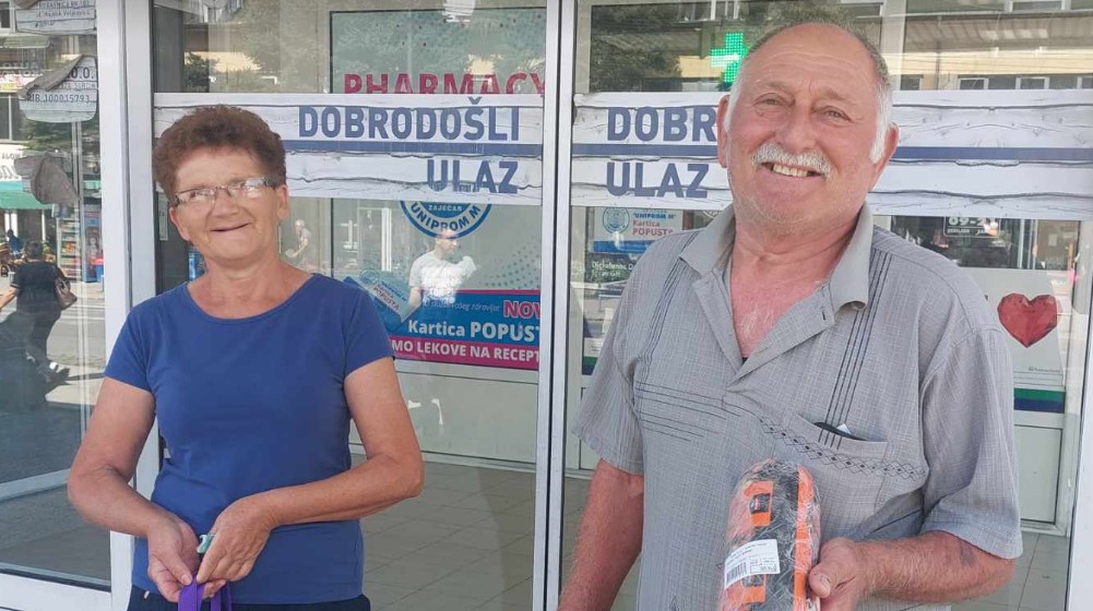 "Sramota je da to zovu Vučićeva salama": Reporter Danasa u razgovoru sa Zaječarcima o sniženju cena 1