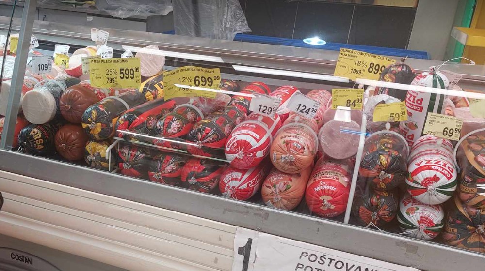 "Sramota je da to zovu Vučićeva salama": Reporter Danasa u razgovoru sa Zaječarcima o sniženju cena 3