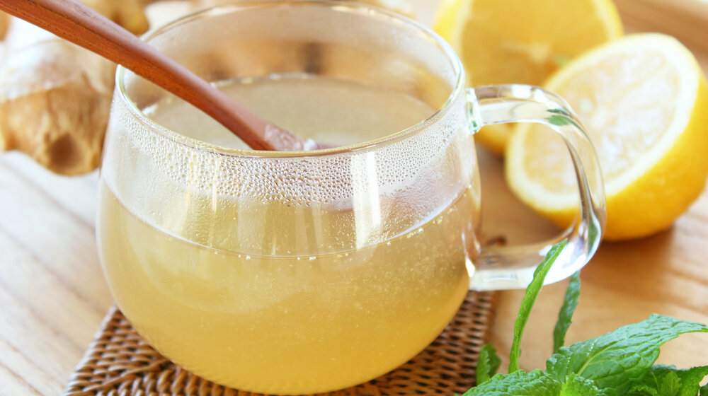 Popijte čašu ovog napitka na prazan želudac – poboljšaće rad creva, a salo će se samo topiti 1