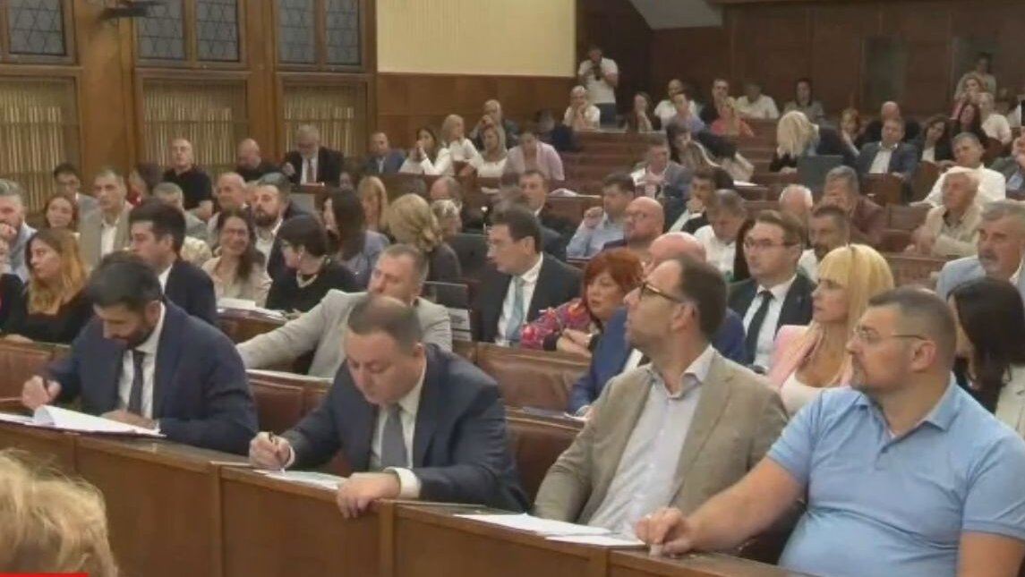 Napeto zasedanje Skupštine Beograda: Opozicija traži izbore (FOTO/VIDEO) 4