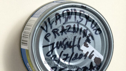 "Čestitam, od sada si bogatiji za ovu prazninu": Perfomans i izložba Jusufa Hadžifejzovića 1