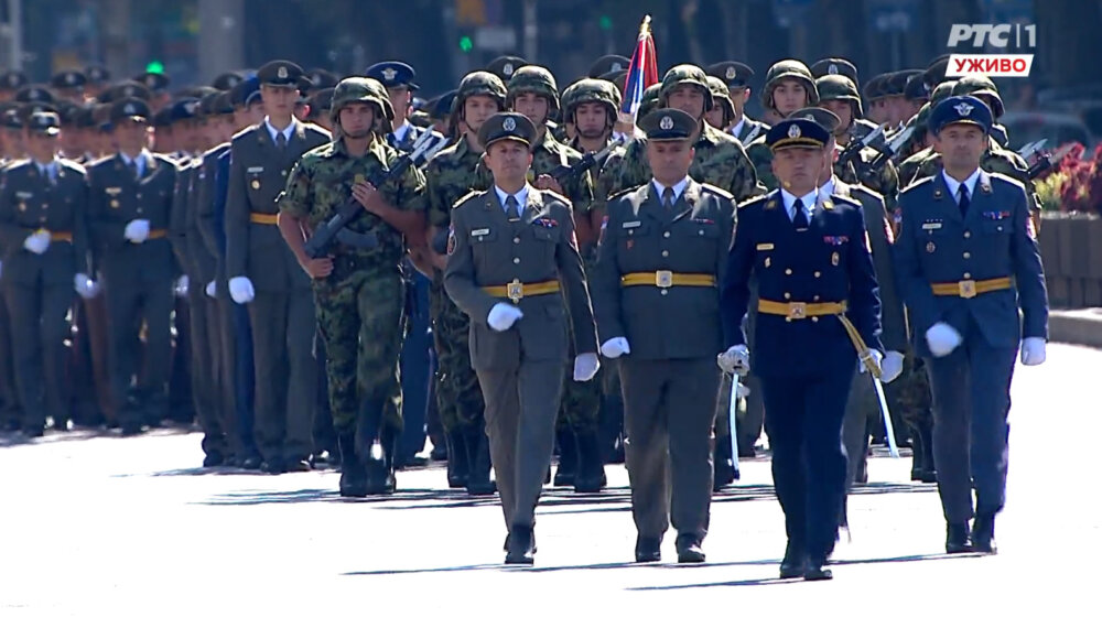 Ministar Vučević čestitao Novu godinu pripadnicima Vojske: Pred nama su novi izazovi i iskušenja, uspešno ćemo odgovoriti 1