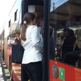 Autobus gradskog prevoza na liniji 35 oborio devojku na pešačkom prelazu 1